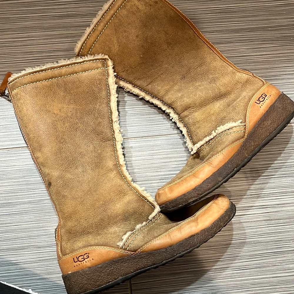 Tan Uggs